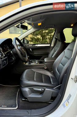Позашляховик / Кросовер Volkswagen Touareg 2013 в 