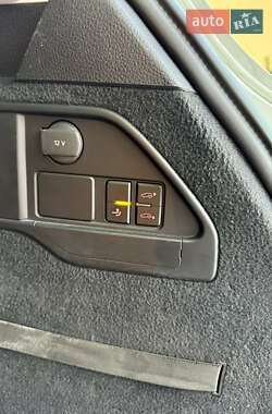 Позашляховик / Кросовер Volkswagen Touareg 2013 в 