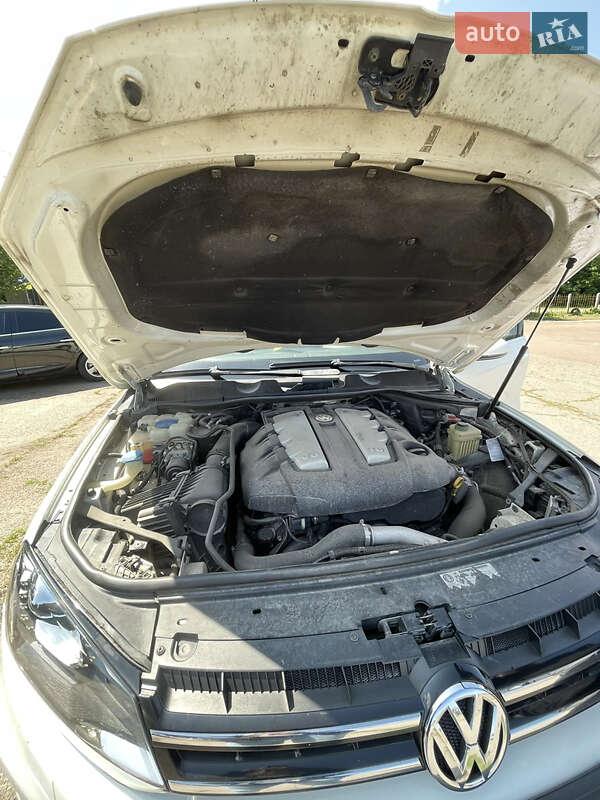 Позашляховик / Кросовер Volkswagen Touareg 2010 в Кропивницькому