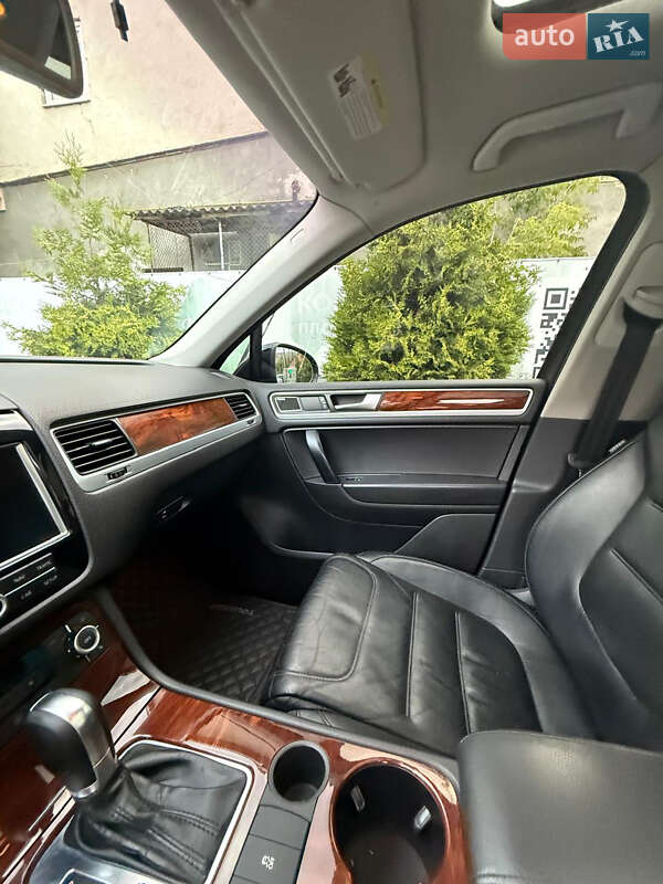 Позашляховик / Кросовер Volkswagen Touareg 2011 в Івано-Франківську