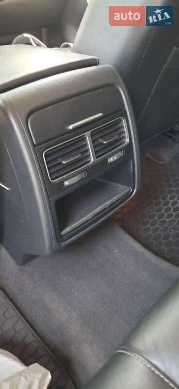 Позашляховик / Кросовер Volkswagen Touareg 2015 в Лубнах