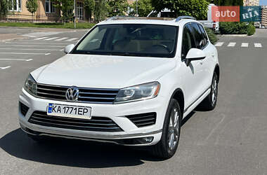 Внедорожник / Кроссовер Volkswagen Touareg 2015 в 