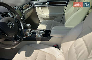 Внедорожник / Кроссовер Volkswagen Touareg 2015 в 