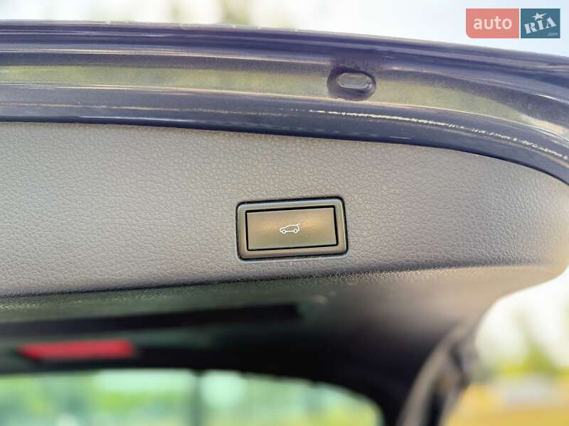 Внедорожник / Кроссовер Volkswagen Touareg 2015 в Львове