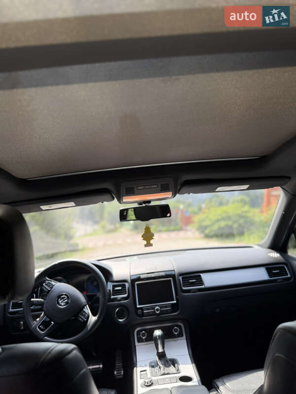 Внедорожник / Кроссовер Volkswagen Touareg 2013 в Запорожье