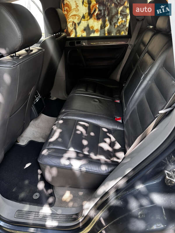 Внедорожник / Кроссовер Volkswagen Touareg 2003 в Ужгороде