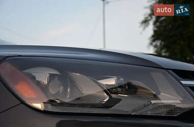 Внедорожник / Кроссовер Volkswagen Touareg 2012 в 