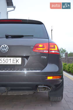 Внедорожник / Кроссовер Volkswagen Touareg 2012 в 