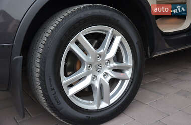 Внедорожник / Кроссовер Volkswagen Touareg 2012 в 