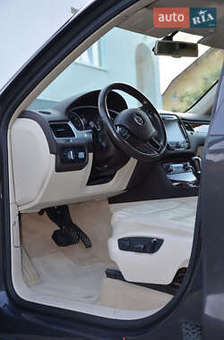 Внедорожник / Кроссовер Volkswagen Touareg 2012 в 