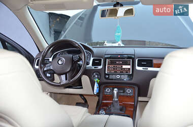 Внедорожник / Кроссовер Volkswagen Touareg 2012 в 