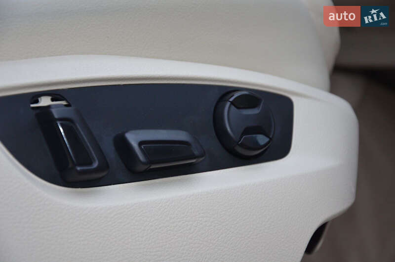 Позашляховик / Кросовер Volkswagen Touareg 2012 в Богородчанах