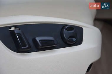 Внедорожник / Кроссовер Volkswagen Touareg 2012 в 
