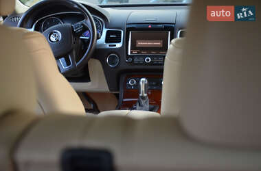 Внедорожник / Кроссовер Volkswagen Touareg 2012 в 