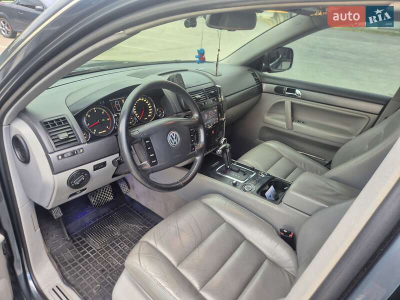 Внедорожник / Кроссовер Volkswagen Touareg 2005 в Каменец-Подольском