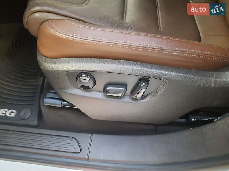 Внедорожник / Кроссовер Volkswagen Touareg 2014 в Хмельницком