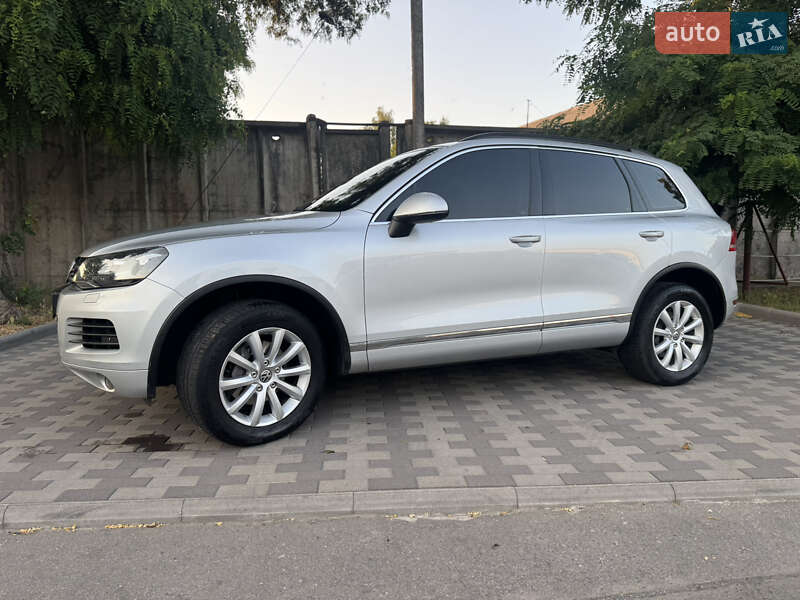Внедорожник / Кроссовер Volkswagen Touareg 2012 в Киеве