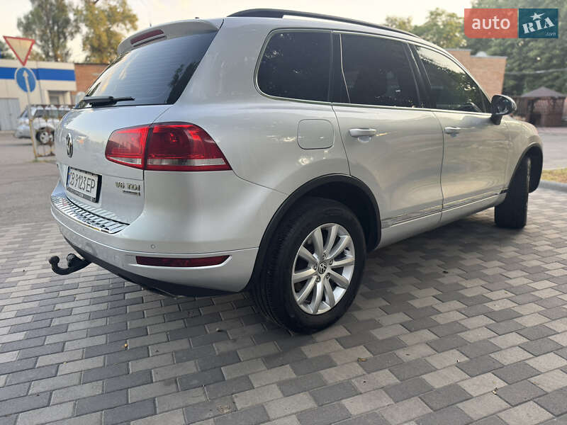 Внедорожник / Кроссовер Volkswagen Touareg 2012 в Киеве
