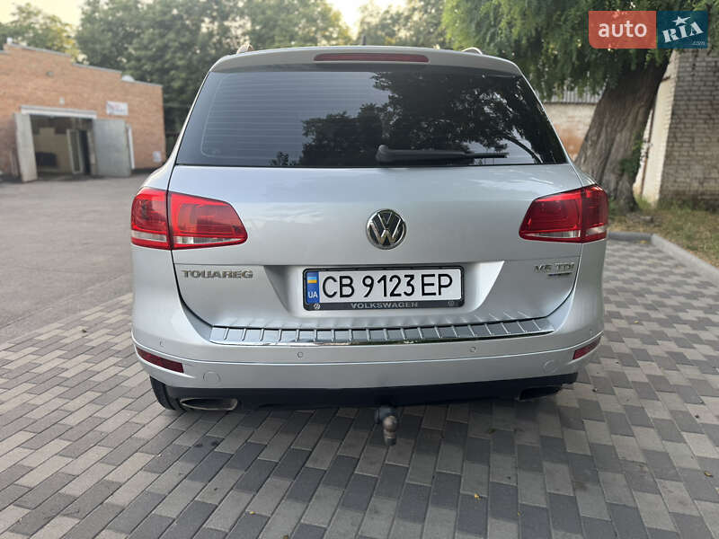 Внедорожник / Кроссовер Volkswagen Touareg 2012 в Киеве