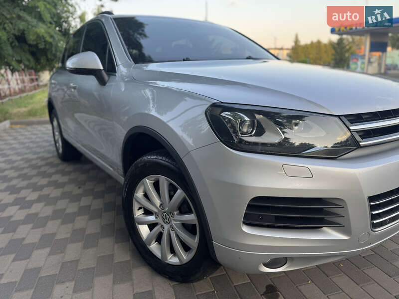 Внедорожник / Кроссовер Volkswagen Touareg 2012 в Киеве