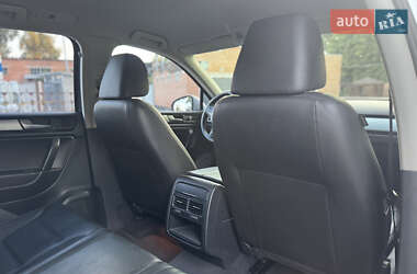 Внедорожник / Кроссовер Volkswagen Touareg 2012 в 