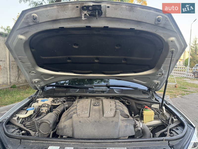Внедорожник / Кроссовер Volkswagen Touareg 2012 в Киеве