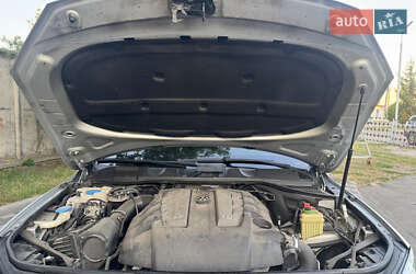 Внедорожник / Кроссовер Volkswagen Touareg 2012 в 