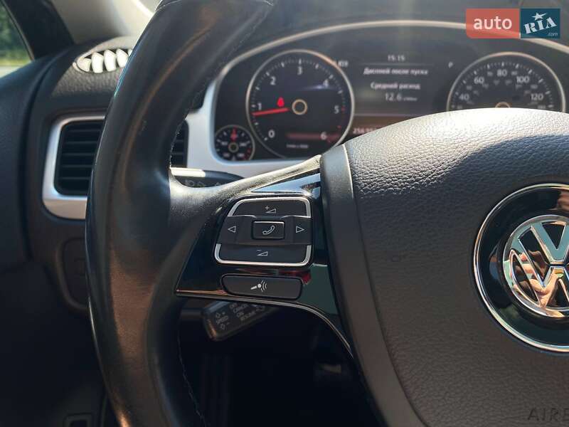 Внедорожник / Кроссовер Volkswagen Touareg 2012 в Киеве