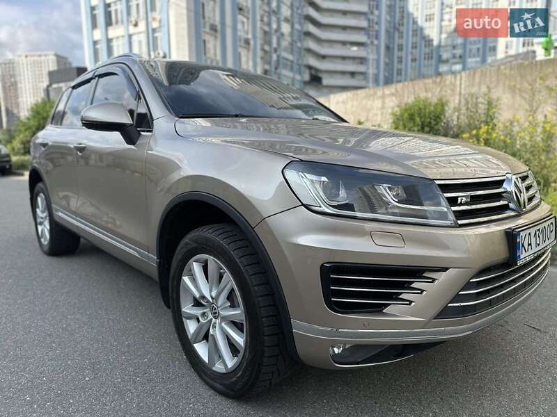 Внедорожник / Кроссовер Volkswagen Touareg 2015 в Киеве