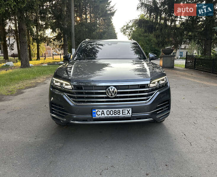 Позашляховик / Кросовер Volkswagen Touareg 2019 в Умані