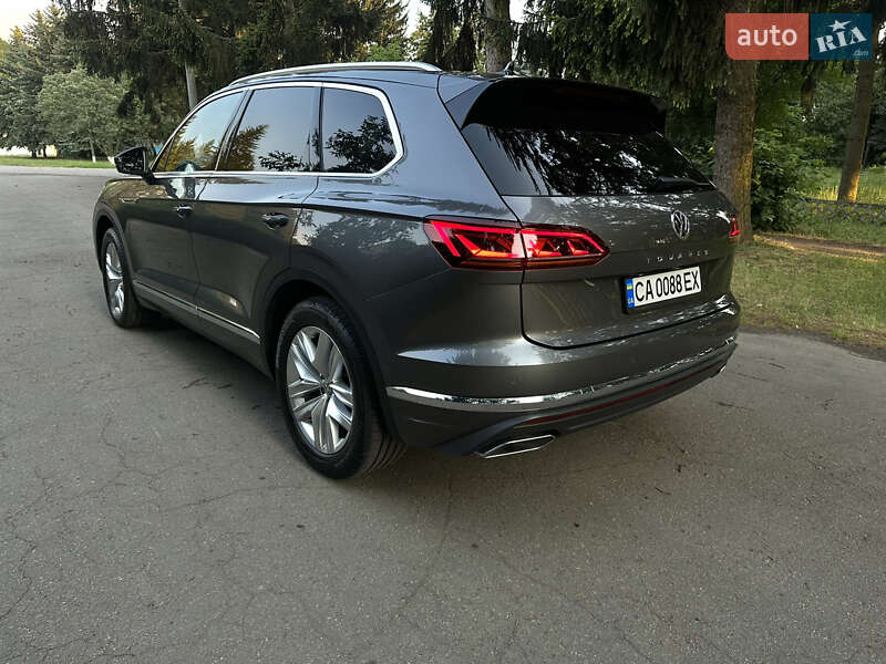 Позашляховик / Кросовер Volkswagen Touareg 2019 в Умані