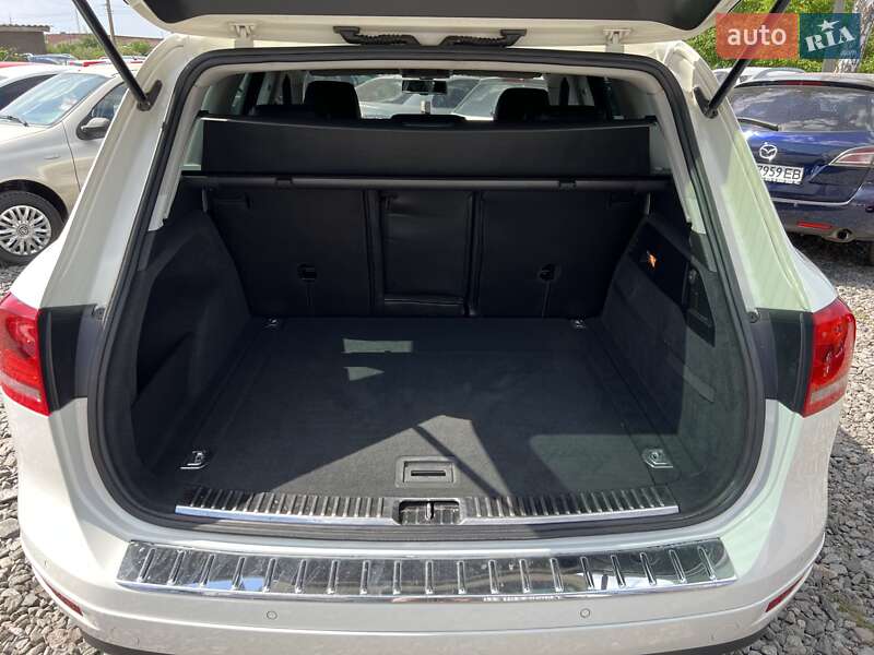 Внедорожник / Кроссовер Volkswagen Touareg 2011 в Смеле