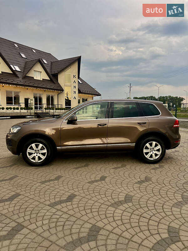 Внедорожник / Кроссовер Volkswagen Touareg 2011 в Луцке