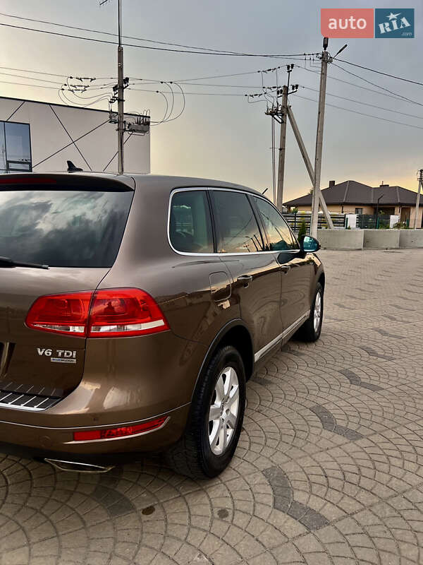Внедорожник / Кроссовер Volkswagen Touareg 2011 в Луцке