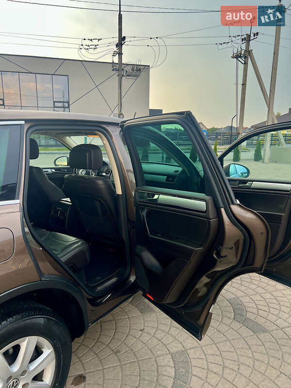 Внедорожник / Кроссовер Volkswagen Touareg 2011 в Луцке
