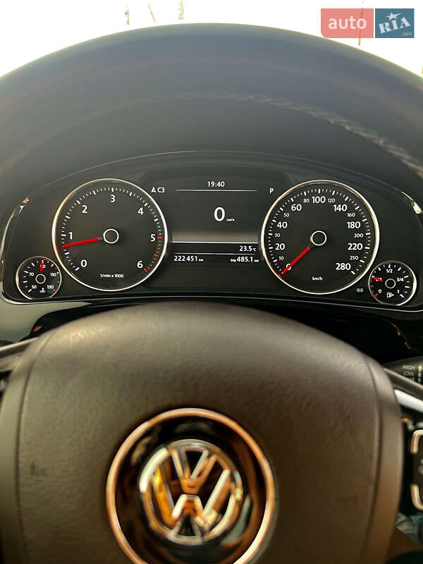 Внедорожник / Кроссовер Volkswagen Touareg 2011 в Луцке