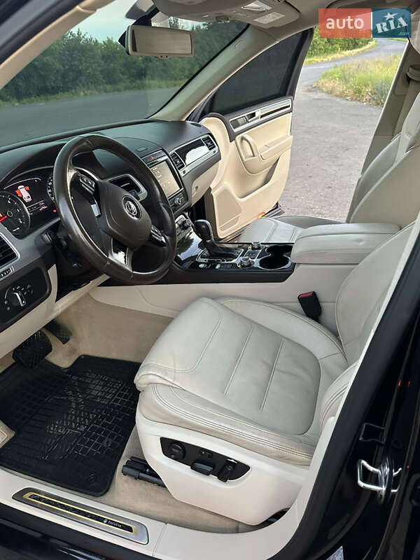Внедорожник / Кроссовер Volkswagen Touareg 2014 в Балте