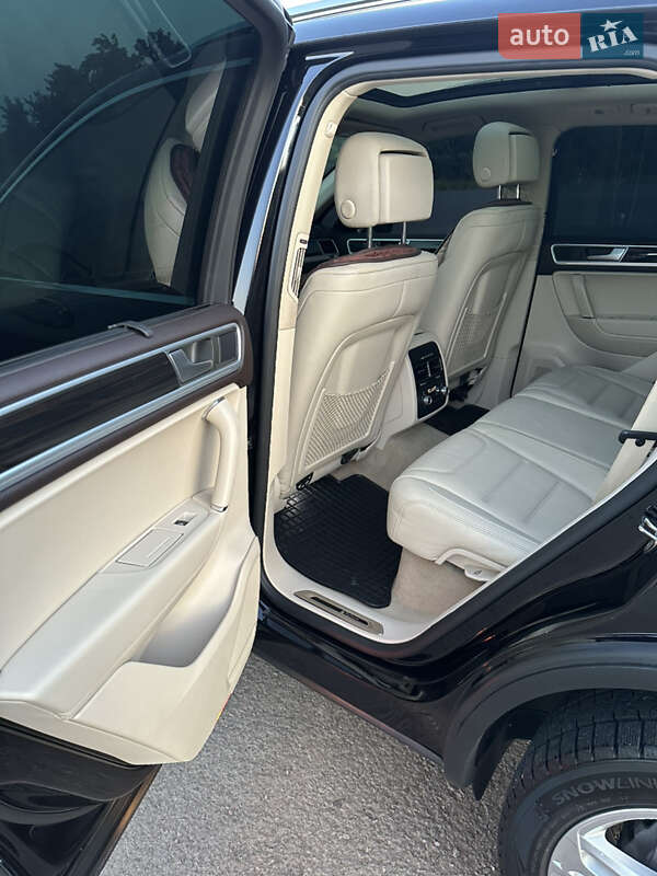 Внедорожник / Кроссовер Volkswagen Touareg 2014 в Балте