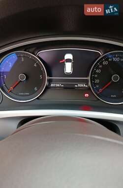 Внедорожник / Кроссовер Volkswagen Touareg 2012 в 