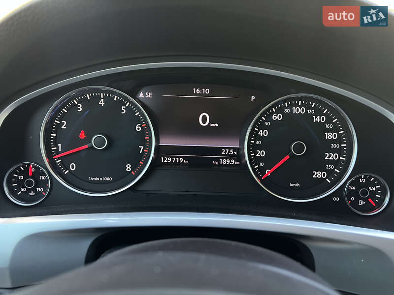 Внедорожник / Кроссовер Volkswagen Touareg 2010 в Днепре