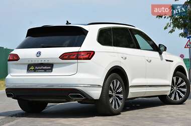 Внедорожник / Кроссовер Volkswagen Touareg 2019 в 