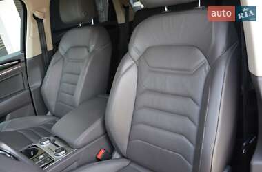Внедорожник / Кроссовер Volkswagen Touareg 2019 в 