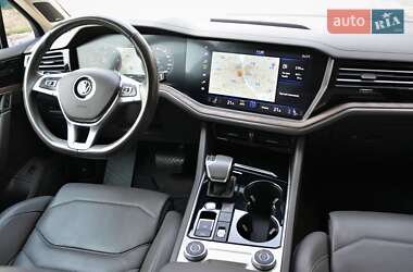 Внедорожник / Кроссовер Volkswagen Touareg 2019 в 