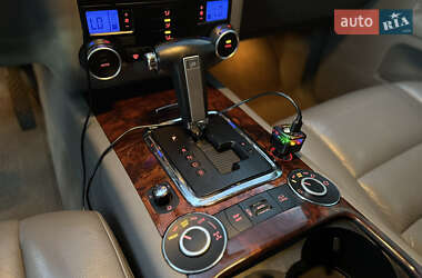 Внедорожник / Кроссовер Volkswagen Touareg 2006 в 