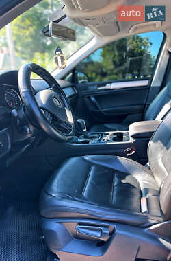 Внедорожник / Кроссовер Volkswagen Touareg 2014 в 