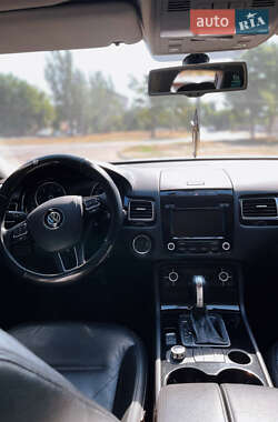 Внедорожник / Кроссовер Volkswagen Touareg 2014 в 