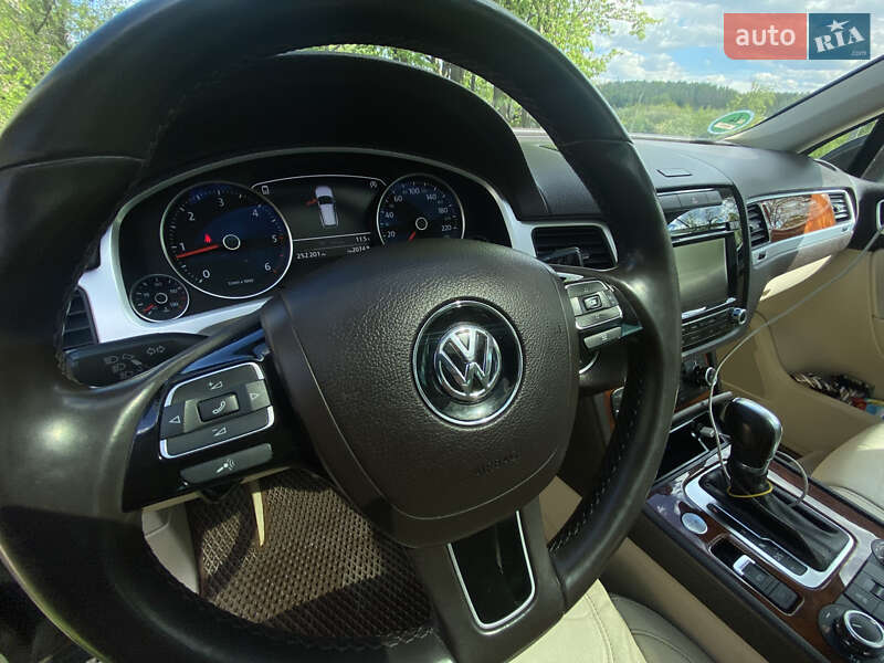 Внедорожник / Кроссовер Volkswagen Touareg 2012 в Коломые