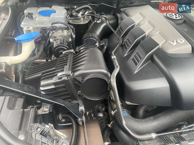 Внедорожник / Кроссовер Volkswagen Touareg 2012 в Коломые