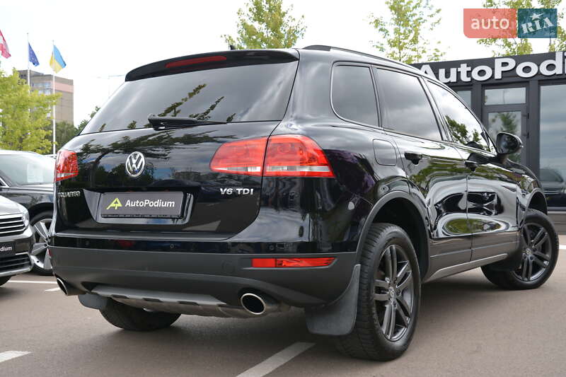 Внедорожник / Кроссовер Volkswagen Touareg 2012 в Киеве