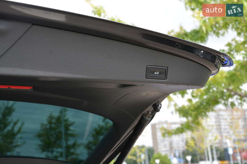 Внедорожник / Кроссовер Volkswagen Touareg 2012 в Киеве